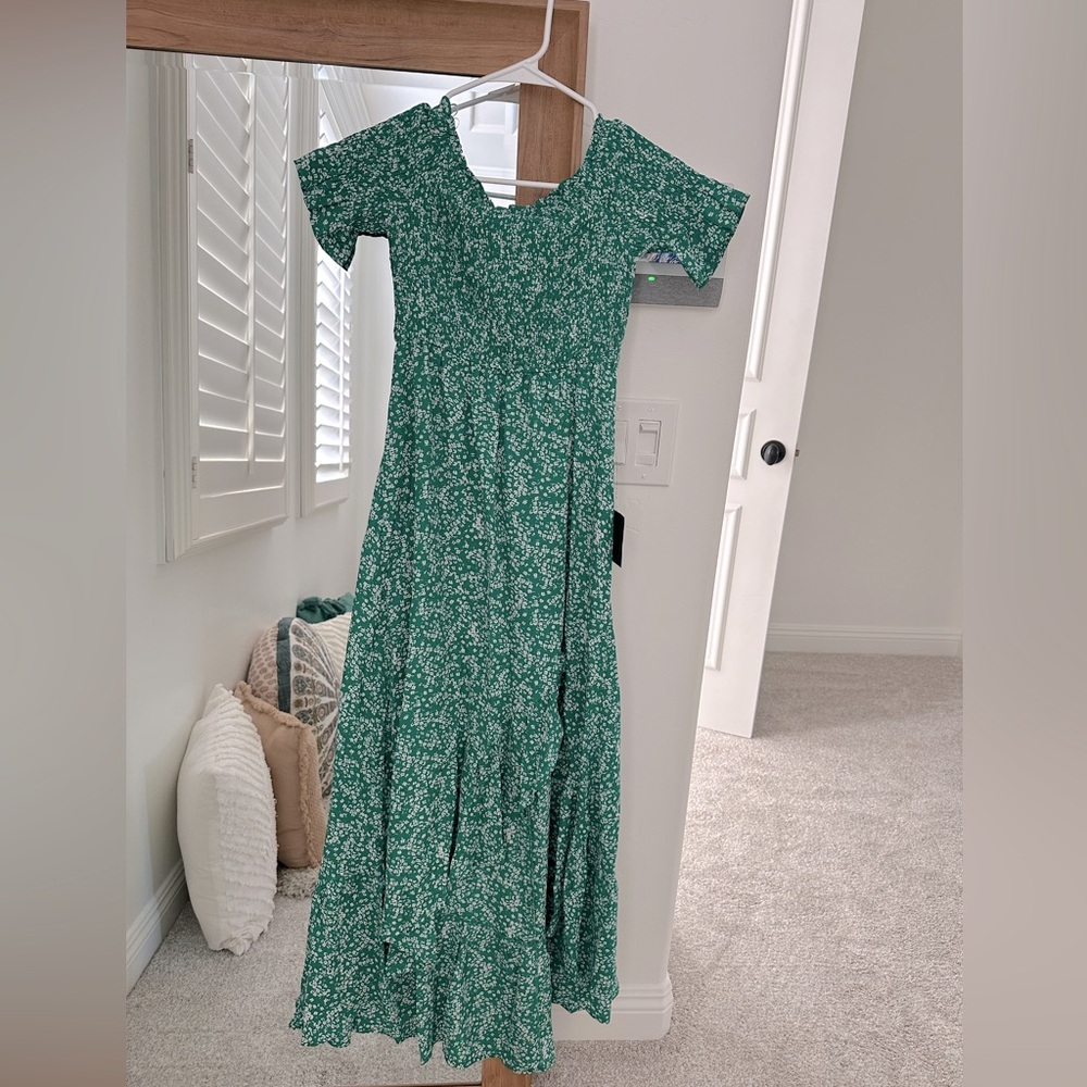 NWT Beautiful high to low LuLus Maxi dress size Small